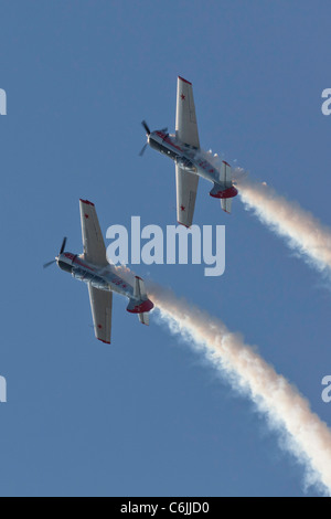 Yakovlevs Kunstflug Team Overhead Shoreham Flugplatz in 2011 Stockfoto