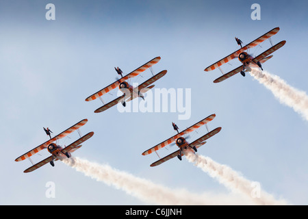 Die Breitling Wingwalking Team Overhead Shoreham Flugplatz Stockfoto