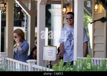 Hayden Panettiere und ihr Freund, Profi-Boxer Wladimir Klitschko verlassen Le Pain Quotidien in West Hollywood nach Stockfoto