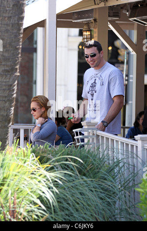 Hayden Panettiere und ihr Freund, Profi-Boxer Wladimir Klitschko verlassen Le Pain Quotidien in West Hollywood nach Stockfoto