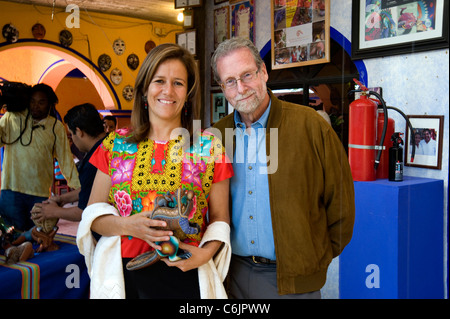 Mexikanische First Lady Margarita Calderón Touren Holz Handwerk Werkstatt in Oaxaca mit Peter Greenberg Stockfoto