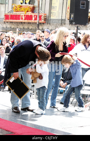 Russell Crowe, Frau Danielle Spencer, Söhne Charles Spencer Crowe und Tennyson Spencer Crowe Russell Crowe ist ausgezeichnet mit dem Stockfoto