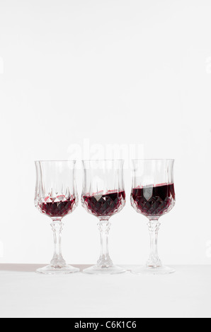 Drei Gläser Rotwein Stockfoto