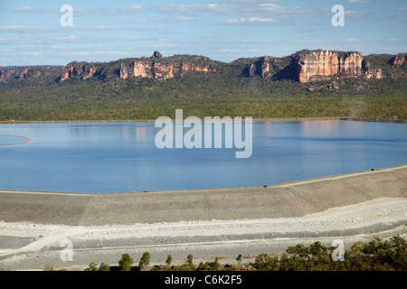 Bergematerial dam, Ranger-Uran-Mine, Kakadu-Nationalpark, Northern Territory, Australien - Antenne Stockfoto