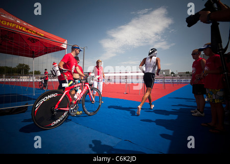 Das Vichy volle Distanz Triathlon Rennen (Allier - Frankreich). Triathlon Longue de Abstandstyp Ironman, À Vichy (Allier - Frankreich). Stockfoto