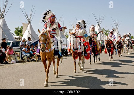 Parade statt auf der Crow Reservation während der jährlichen Crow Fair in Montana statt. Stockfoto