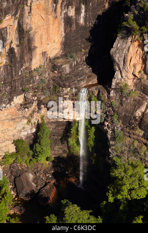 Kleiner Wasserfall in der Nähe von East Alligator River Valley, am Rand des Kakadu National Park, Arnhemland, Northern Territory, Australien Stockfoto