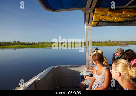 Yellow Water Cruise Boot, gelb Wasser Billabong, Kakadu-Nationalpark, Northern Territory, Australien Stockfoto