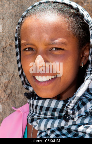 Porträt eines Harari Studenten tragen traditionelle Kopftuch in der ummauerten Stadt Harar in Ost-Äthiopien, Afrika. Stockfoto