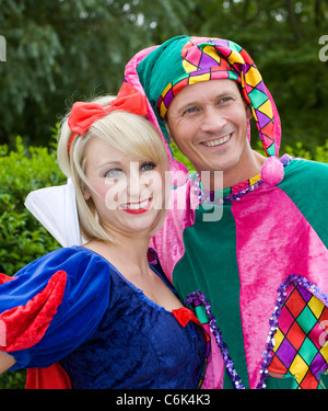 Schauspielerinnen und Schauspieler bei der Promotion Vorstellung von Schneewittchen und die sieben Zwerge, Stanley Park, Blackpool, Lancs, UK Stockfoto