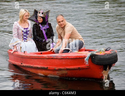 Schauspielerinnen und Schauspieler bei der Promotion Vorstellung von Schneewittchen und die sieben Zwerge, Stanley Park, Blackpool, Lancs, UK Stockfoto