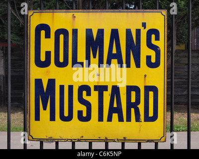 Alten Colmans Senf unterzeichnen am Bahnhof. Somerset West-Dampfeisenbahn. UK Stockfoto