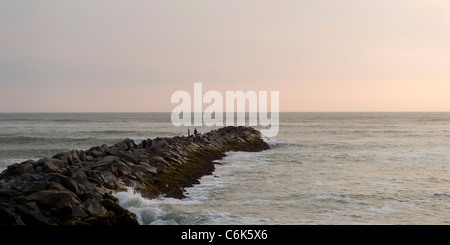 Steg am Ozean, Miraflores District, Provinz Lima, Peru Stockfoto