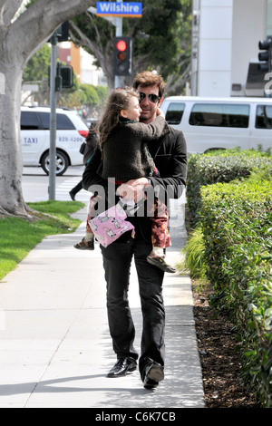 Dylan McDermott und Charlotte Rose McDermott Dylan McDermott nimmt seine Tochter von der Schule in Santa Monica, Los Angeles, Stockfoto