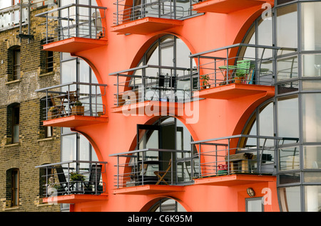 China Wharf konvertiert Wohnungen und Appartements in St Saviour dock Teil des Bereichs Shad Thames, London UK Stockfoto