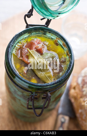 Weiße Bohnen mit Serrano-Schinken Stockfoto