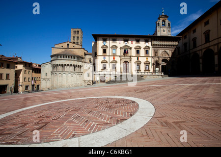 Piazza Grande oder Piazza Vasari, Hauptplatz in Arezzo, Toskana, Italien Stockfoto