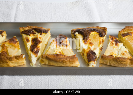 Gorgonzola-Birnentarte Stockfoto