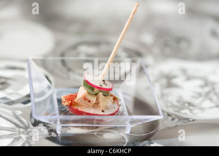 Gänsestopfleber mit Radieschen Stockfoto