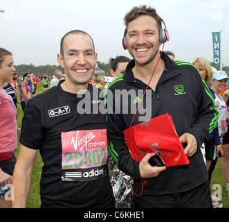 Jeremy Joseph und Will Young die 2011 London Marathon London, England - 17.04.11 Chris Jepson Stockfoto