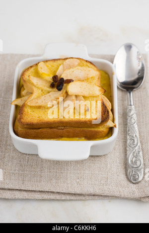 Apfel-Zimt Brot-pudding Stockfoto