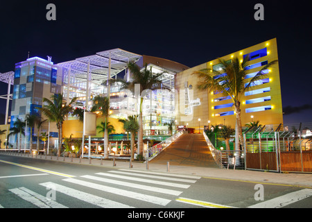 Centro Comercial El Muelle nahe Parque Santa Catalina in Las Palmas auf Gran Canaria Stockfoto