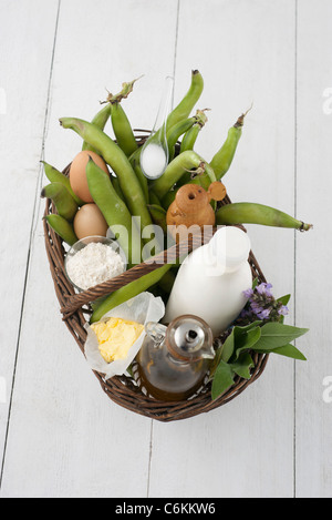 Dicke Bohnen mit Milch und Salbei Stockfoto