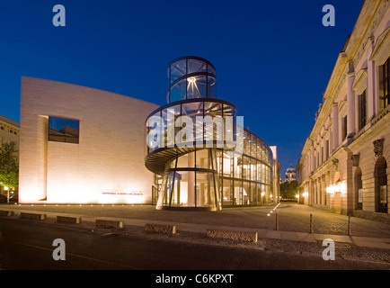 Berlin neue Erweiterungsbau des deutschen historischen Museums, I. M. Pei Architekten, modernen Glas und Stahlspirale Stockfoto