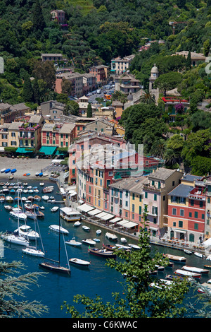 Malerisches Fischerdorf Portofino, Aussicht auf Hafen, Holiday Resort di Levante, Ligurien, Italienische Riviera, Italien, Mittelmeer, Europa Stockfoto