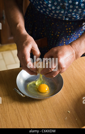 Rissbildung Eiern Stockfoto