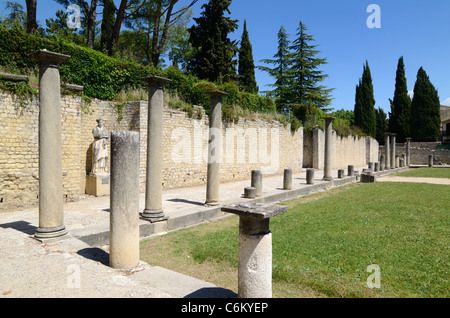 Portique de Pompée, Römischer Platz, Promenade oder öffentlicher Garten, römische Ruinen, Vaison-la-Romaine, Quartier de Puymin, Vaucluse, Provence, Frankreich Stockfoto