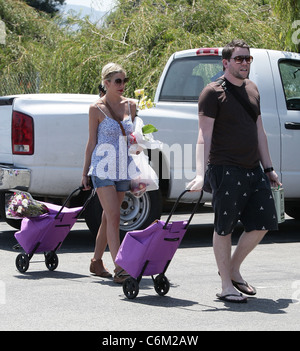 Tori Spelling geht an die Landwirte Markt Los Angeles, Kalifornien - 08.08.10 Stockfoto