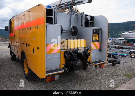 Beifahrerseite hinten links Ansicht gelb 1955 Bedford RLHZ Grüne Göttin Feuerwehrauto Stockfoto