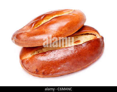 zwei Kuchen mit Quark Füllung isoliert auf weiss Stockfoto