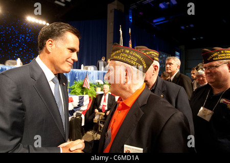 Republikanische Präsidenten hoffnungsvoll, grüßt Mitt Romney ältere Kriegsveteranen an die Veteranen der Kriege im Ausland-Konferenz Stockfoto