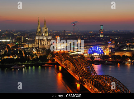 Kölner Dom und Hohenzollernbrücke Stockfoto