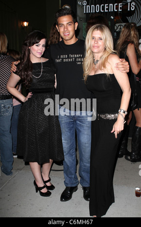 Tatiana Del Toro, Israel Korn und Kim Crain Julia Gerard feiert ihren Geburtstag in JGerard Design Gallery in West Hollywood Stockfoto