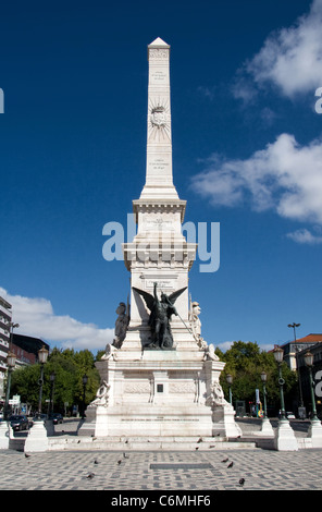 Obelisk, die Wiederherstellung der Unabhängigkeit von Portugal - 1640, Praça Dos Restauradores, zentral-Lissabon, Portugal gewidmet. Stockfoto