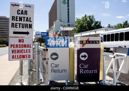 Ein Dollar Thrifty Car Rental Center. Stockfoto