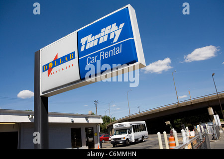 Ein Dollar Thrifty Car Rental Center. Stockfoto