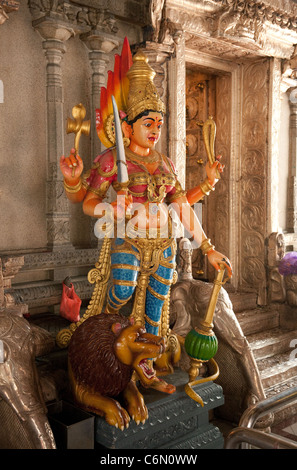 Statue von der hinduistischen Göttin Durga, die Sri Veeramakaliamman Tempel, Serangoon Road, Singapur Asien Stockfoto