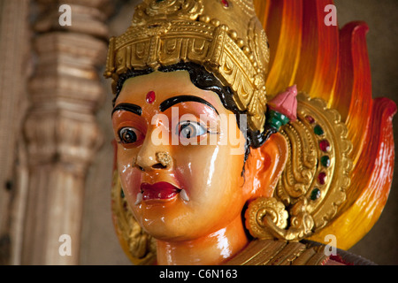 Der Kopf der Statue von der hinduistischen Göttin Durga, die Sri Veeramakaliamman Tempel, Serangoon Road, Singapur Asien Stockfoto