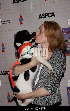 Jan Maxwell Broadway Barks: Der 12. jährliche Hund und Katze Adopt-a-Thon in Shubert Alley statt. New York City, USA - 10.07.10 Stockfoto