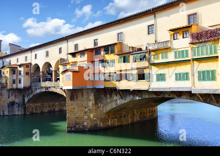 Brücke Ponte Vecchio über den Fluss Arno in Florenz, Italien Stockfoto