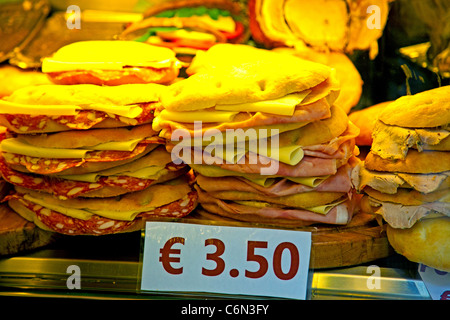 Sandwiches und Brötchen in Florenz Italien angezeigt. Stockfoto