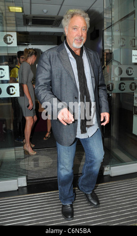 Tom Jones außerhalb der BBC Radio One Studios London, England - 27.07.10 Stockfoto