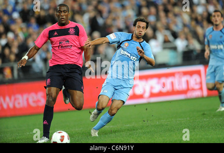 Sylvain Distin Everton FC zeigen ihre neuen rosa abstreifen im Vorbereitungsspiel gegen A-League Champions Sydney FC Stockfoto