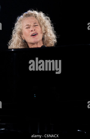 Carole King durchführen live in Konzert im Madison Square Garden New York City, USA 15.06.10 Stockfoto