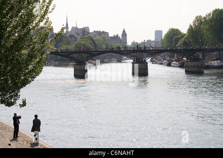 Ansicht der Pont des Arts auf Seine und Cite, Paris, Frankreich Stockfoto