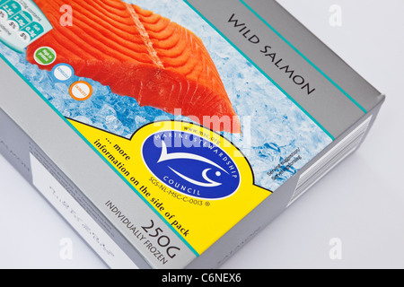 Paket von gefrorenen wilden Lachsfilets mit Marine Stewardship Council-Beschriftung und logo Stockfoto